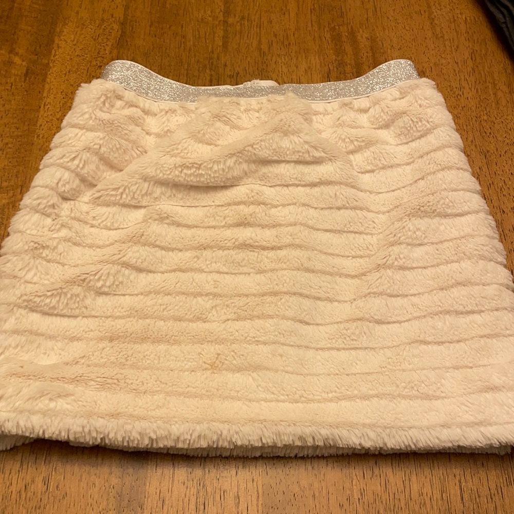 Girls Super Soft, Fuzzy Skirt. Silver sparkly band. Size 6x